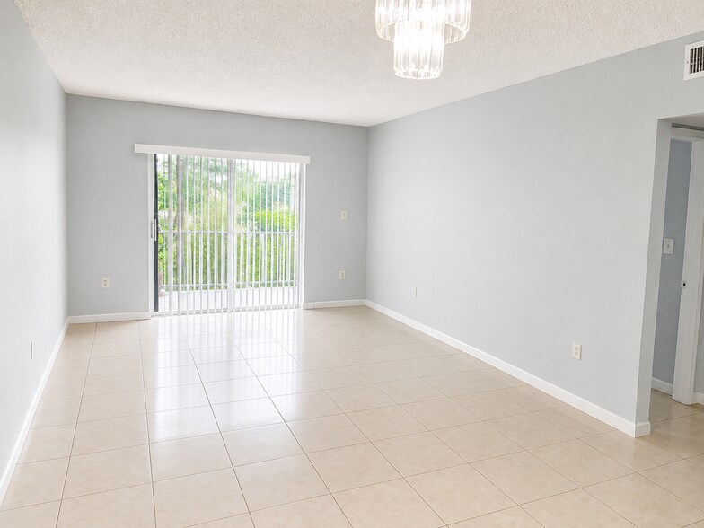 Building Photo - 10850 W Flagler St