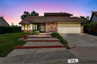 Building Photo - 5BR; 3BA Pool Home with Stunning Views in ...