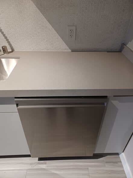 Samsung Stainless Dishwasher - 608 S 3rd St