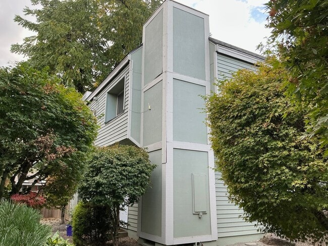 Building Photo - PERFECT COZY NEST