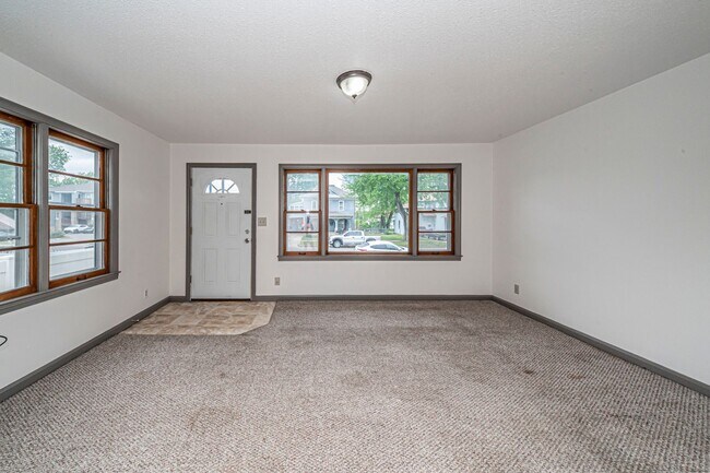 Building Photo - 411 W 5th St