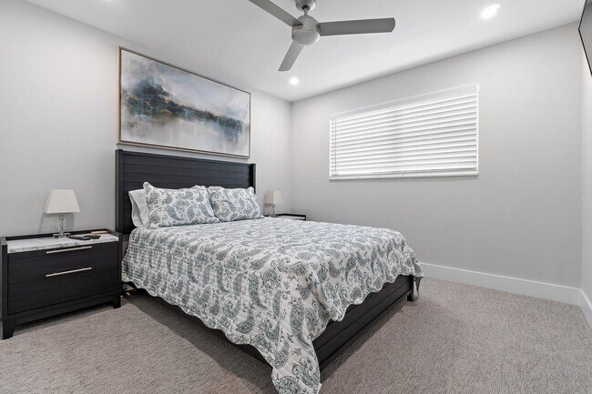 Building Photo - 4193 Hyacinth Cir N