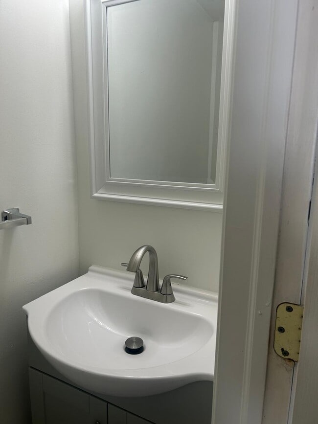 Building Photo - 523 Balsam Terrace