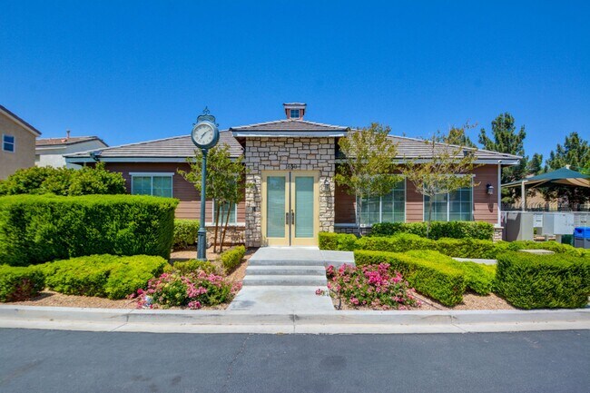 Building Photo - 2 Story 2 Bedroom Gated Community Amazing Location