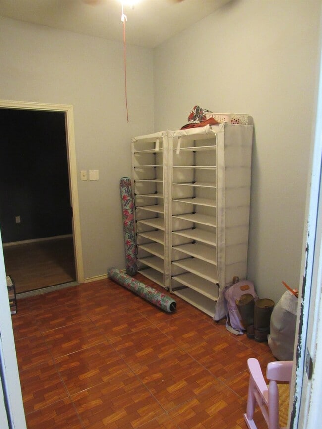 Building Photo - 9310 Albany Dr
