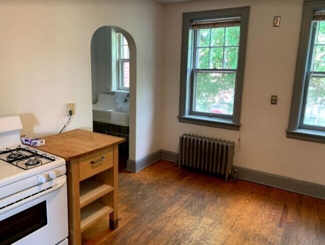 Building Photo - 102 Edgewood Ave