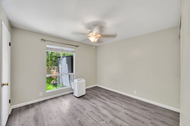 Building Photo - PET FRIENDLY and GROUND FLOOR Unfurnished ...
