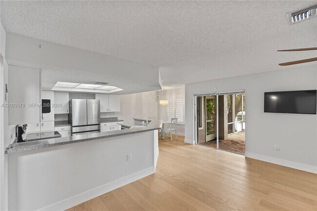 Building Photo - 237 NW 100th Ave