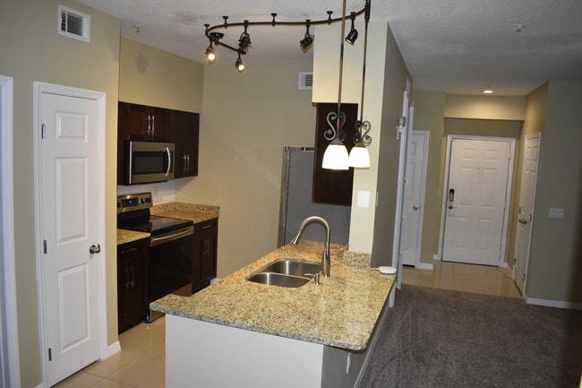 Building Photo - 1810 E Palm Ave