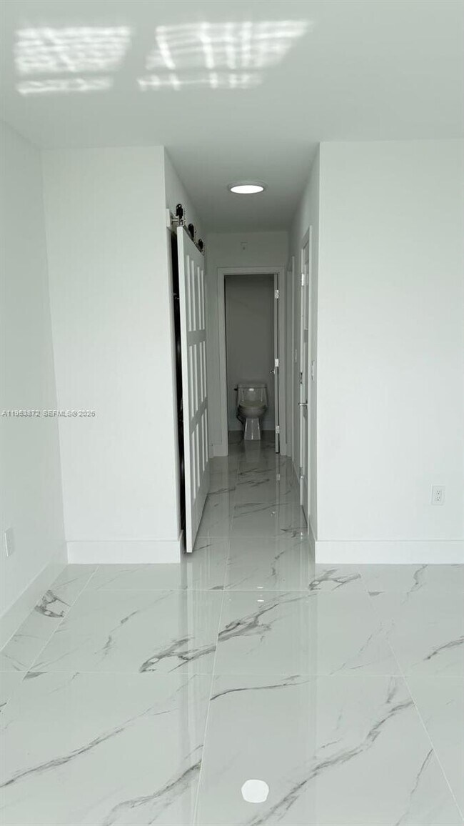 Building Photo - 16850 S Glades Dr