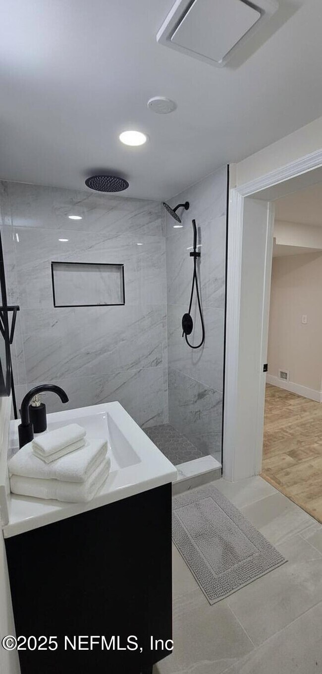 Building Photo - 5813 Tampico Rd