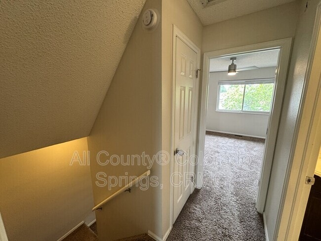 Building Photo - 1138 Delaware Dr