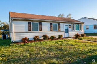 Building Photo - 3 Bedroom 1 bath Ranch with large fenced y...