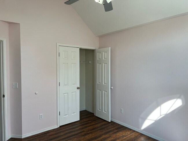 Building Photo - 3 Bed / 2 Bath Springfield Address, Republic Schools