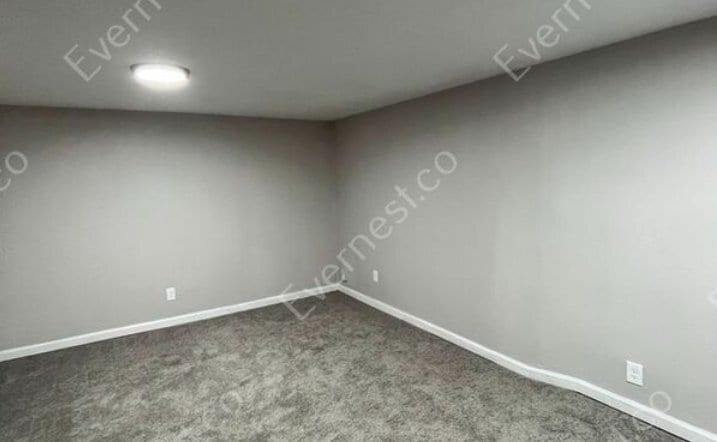 Building Photo - 547 Richards Rd