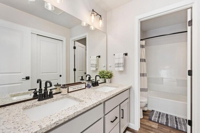 Building Photo - 1495 S Plumeria Dr