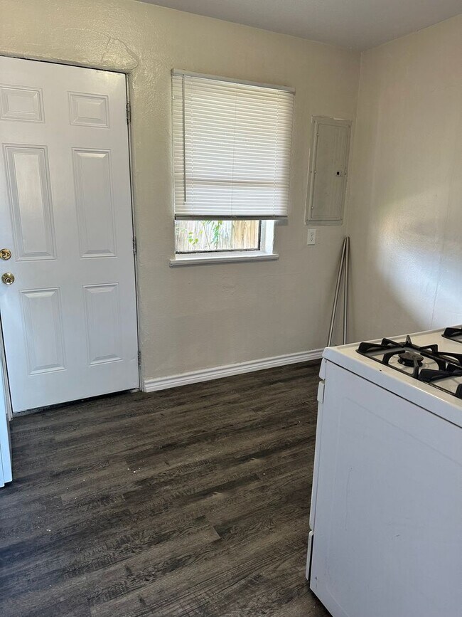 Building Photo - 2319 NW Bell Ave