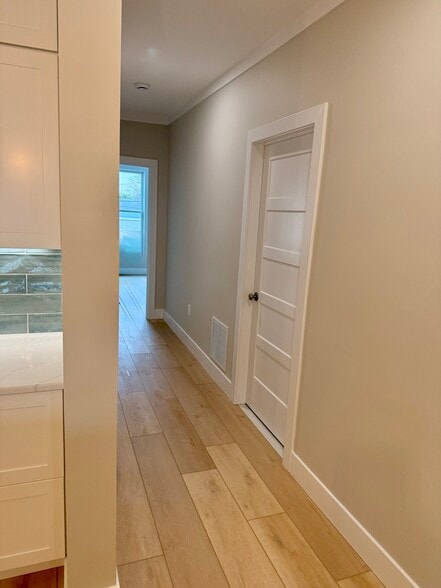 Building Photo - 906 Main St