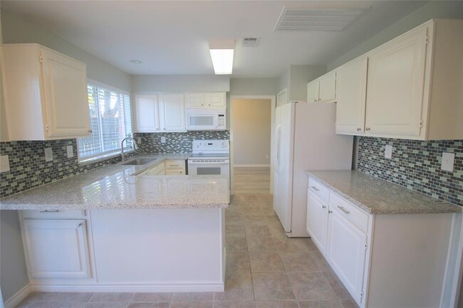 Building Photo - 3323 Hidden Creek Dr