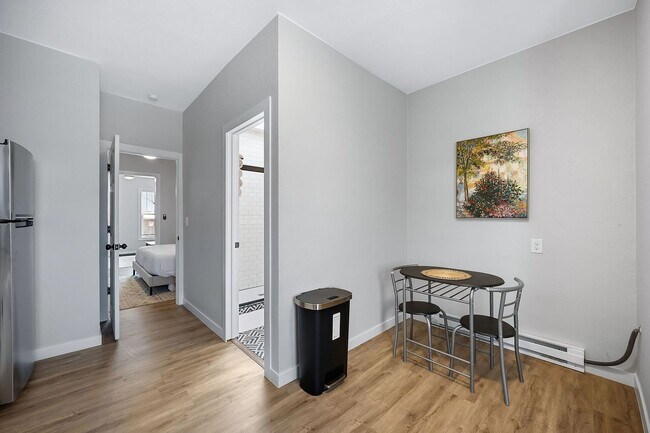 Building Photo - Remodeled 1BD, 1BA in the Highlands with B...