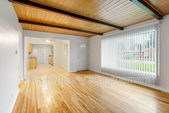 Building Photo - 389 Appleblossom Ave N