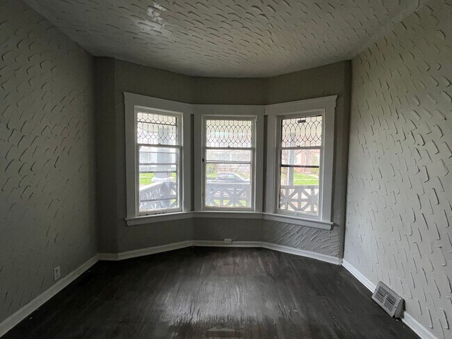 Building Photo - 3889 W.33rd