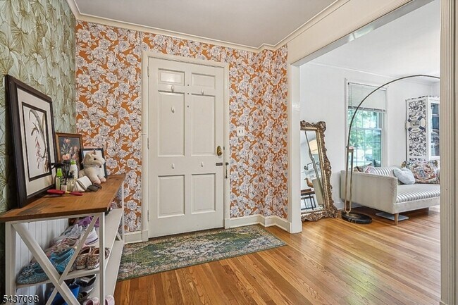 Building Photo - 305 Lupine Way