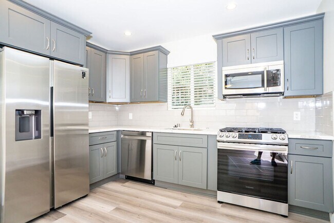 Building Photo - Beautiful detached 2/1 in North Park!  Pri...