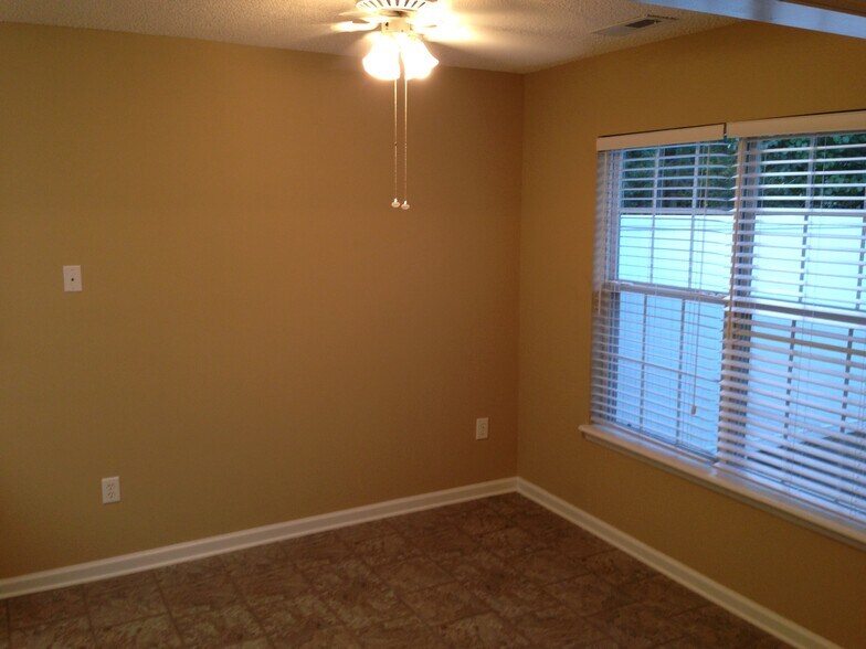 Building Photo - 8349 Waltham Rd