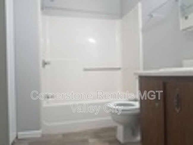 Building Photo - 806 11th St NW