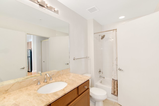 Building Photo - 1901 S Calumet Ave