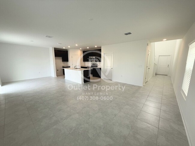 Building Photo - Fantastic 4 Bedrooms, 2.5 Bathrooms New Co...