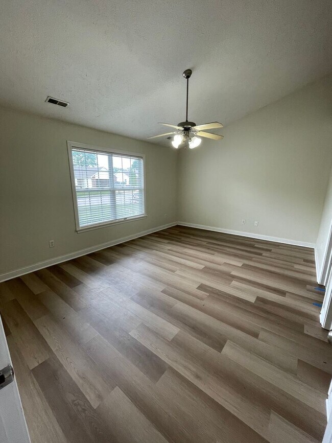 Building Photo - Three Bedroom Single Family Home - West La...