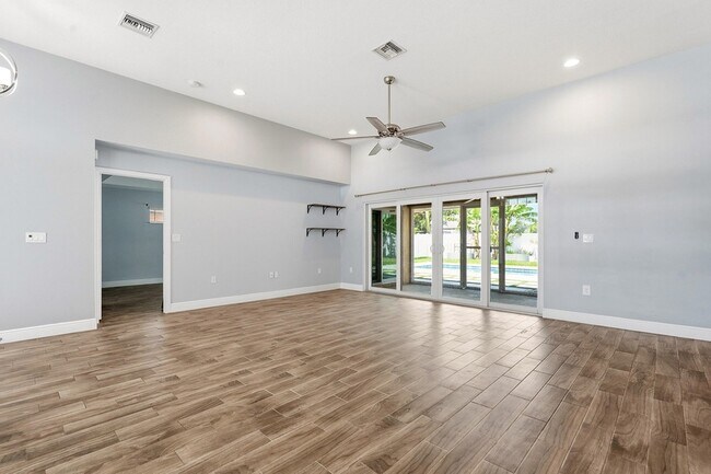 Building Photo - 1280 SW Kalevala Dr