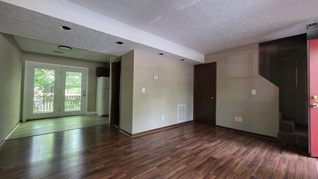 Building Photo - Townhouse in Smoketree Apartments