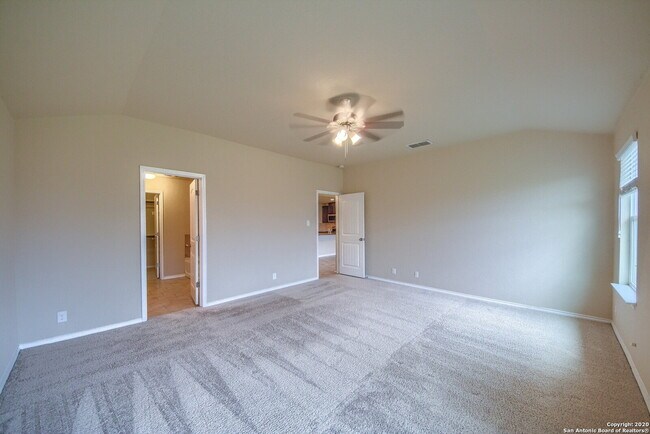 Building Photo - SPACIOUS 4-BEDROOM WITH WATER PARK AMENITIES!!