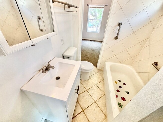 Building Photo - FREE RENT UNTIL OCTOBER 15TH