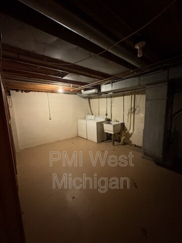 Building Photo - 603 Peachtree Pl