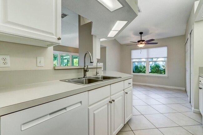 Building Photo - 2415 Will Hardee Rd