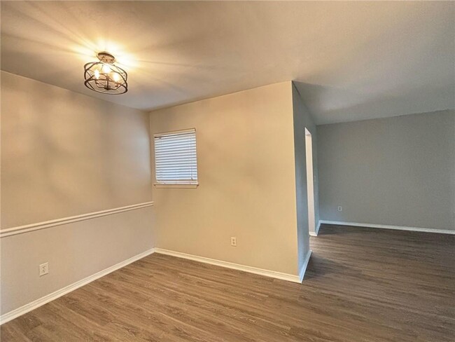 Building Photo - 1319 Old Hammond Chase