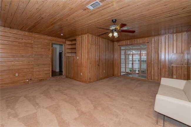 Building Photo - 2404 Schulle Ave