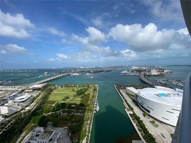 Primary Photo - 888 Biscayne Blvd