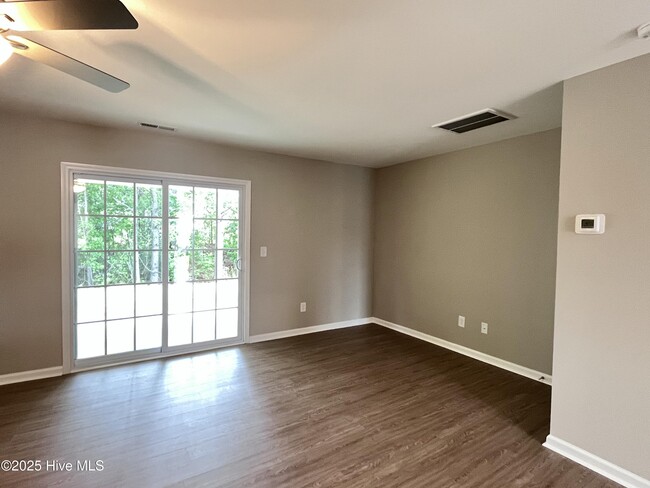 Building Photo - 2708 Jefferson Dr