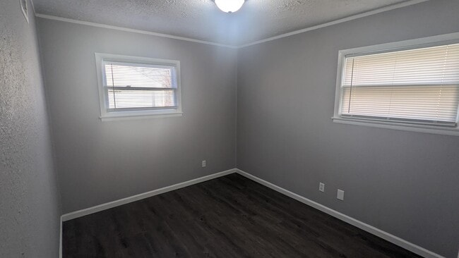 Building Photo - 1636 S Glenn Ave