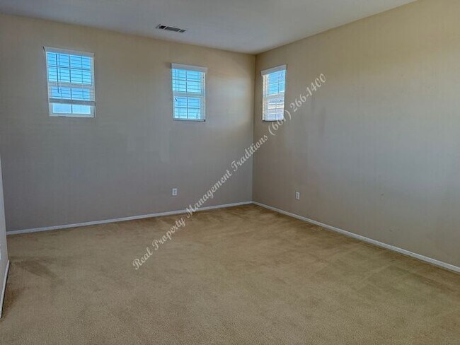 Building Photo - *** Please call us @ 661-266-1400 for information on availability, showings and applications proc...