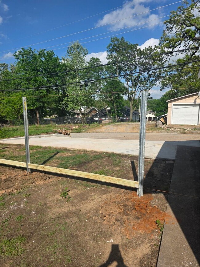 Building Photo - Step into this updated 4-bedroom, 2-bath home ideally situated in the heart of Sand Springs.