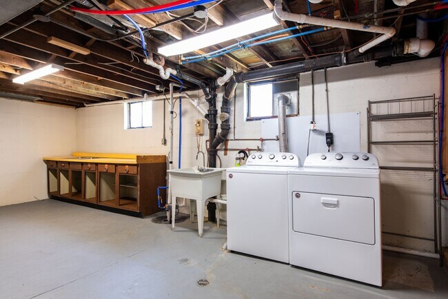 Building Photo - Charming Home in Deer Park Neighborhood