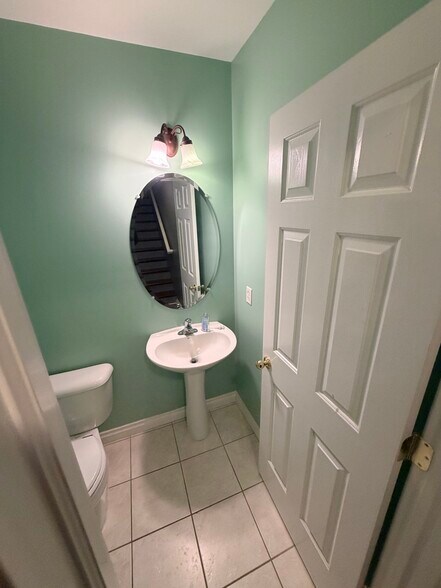 Building Photo - 5647 Hampshire Ln