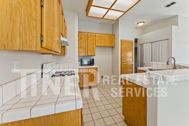 Building Photo - 8560 Harvest House Way
