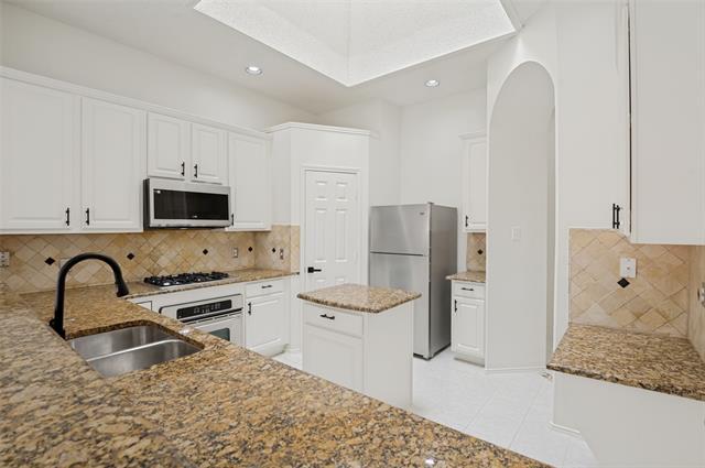 Building Photo - 3805 Pine Valley Dr